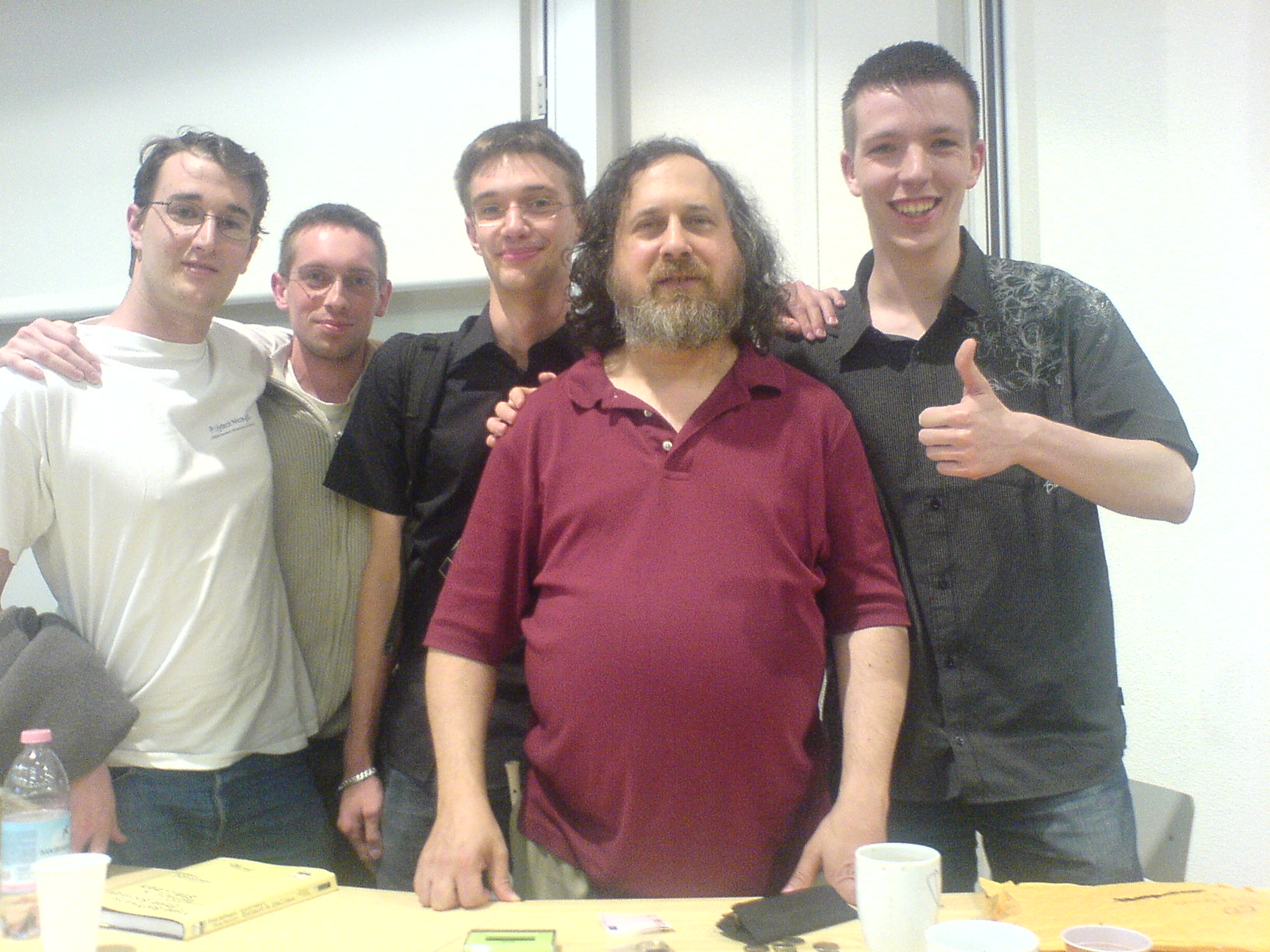 Photo de groupe avec Richard Stallman, fondateur de la Free Software Foundation