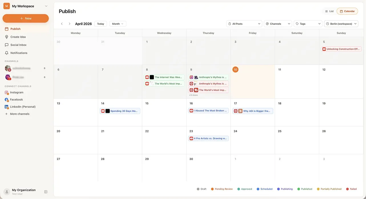 Capture d'écran de l'interface de création de contenu de Brightbean Studio, une plateforme open-source de gestion des réseaux sociaux, affichant un éditeur de publication avec titre, description et aperçus simultanés pour Pinterest et YouTube.